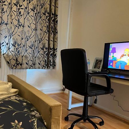Park View Serviced Apartment - Next To Northolt Tube Station - Near Central London & Wembley Exterior foto