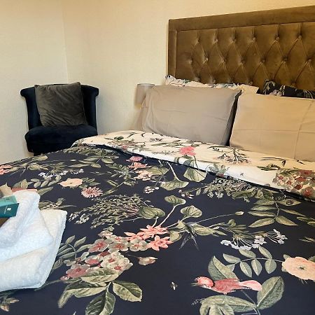 Park View Serviced Apartment - Next To Northolt Tube Station - Near Central London & Wembley Exterior foto