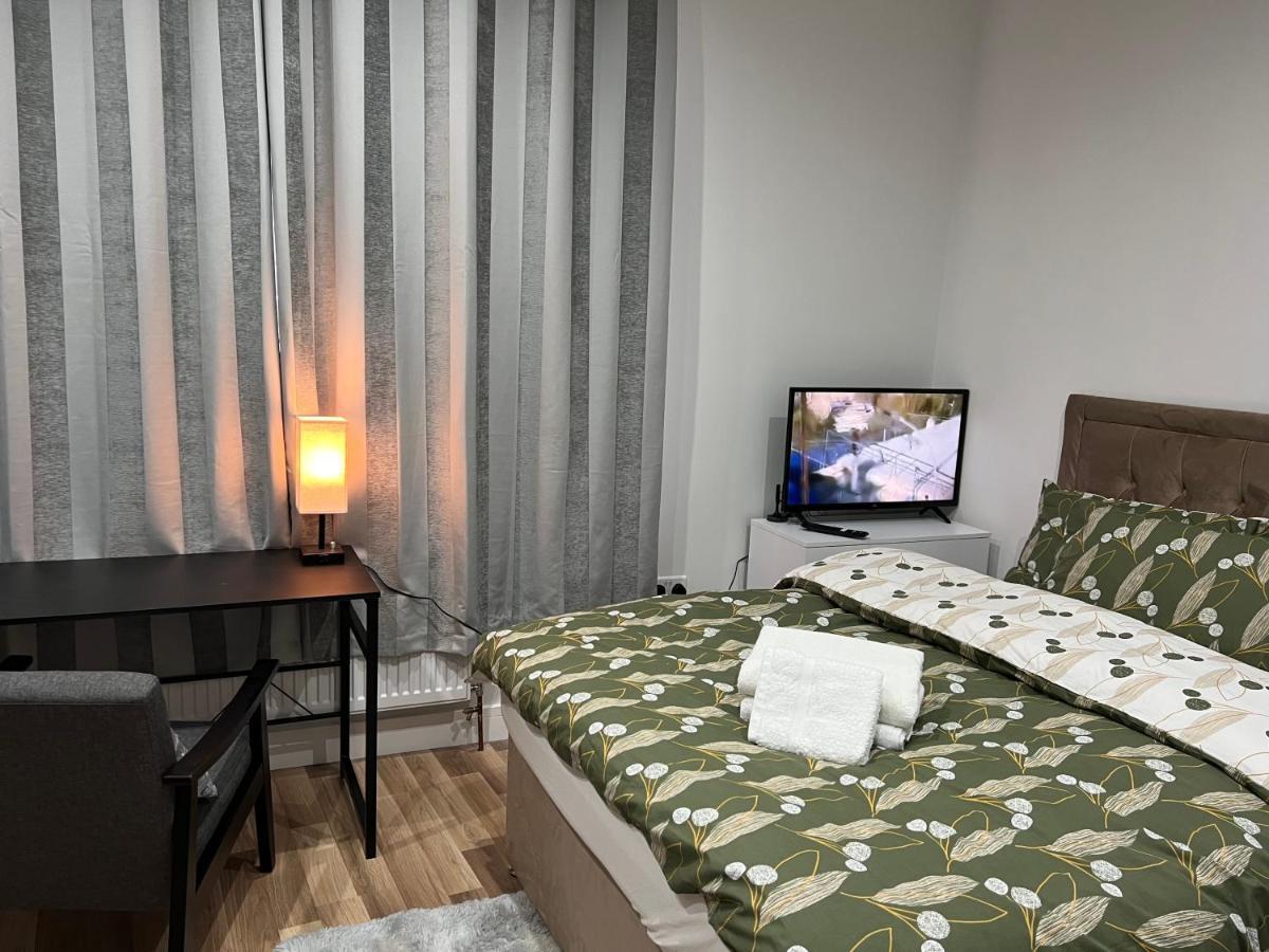 Park View Serviced Apartment - Next To Northolt Tube Station - Near Central London & Wembley Exterior foto