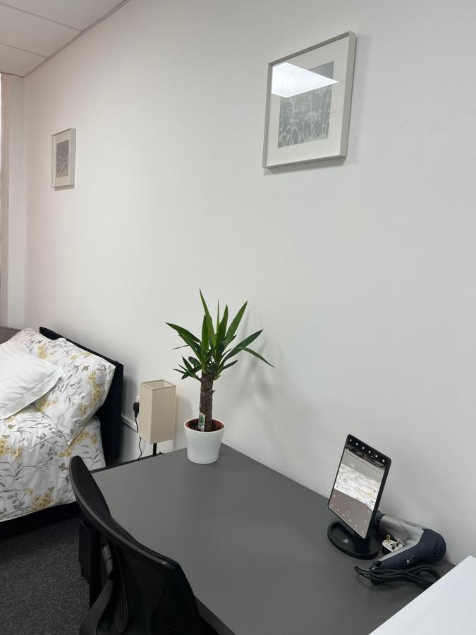 Park View Serviced Apartment - Next To Northolt Tube Station - Near Central London & Wembley Exterior foto