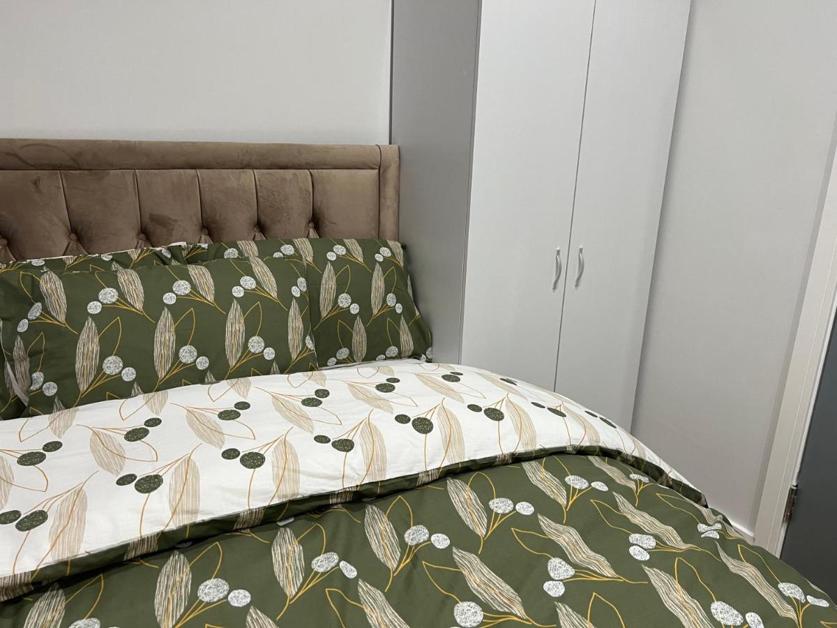 Park View Serviced Apartment - Next To Northolt Tube Station - Near Central London & Wembley Exterior foto