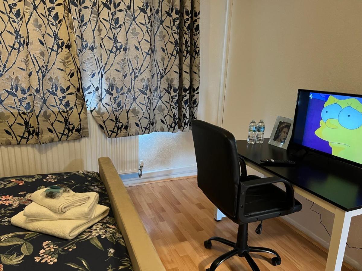 Park View Serviced Apartment - Next To Northolt Tube Station - Near Central London & Wembley Exterior foto
