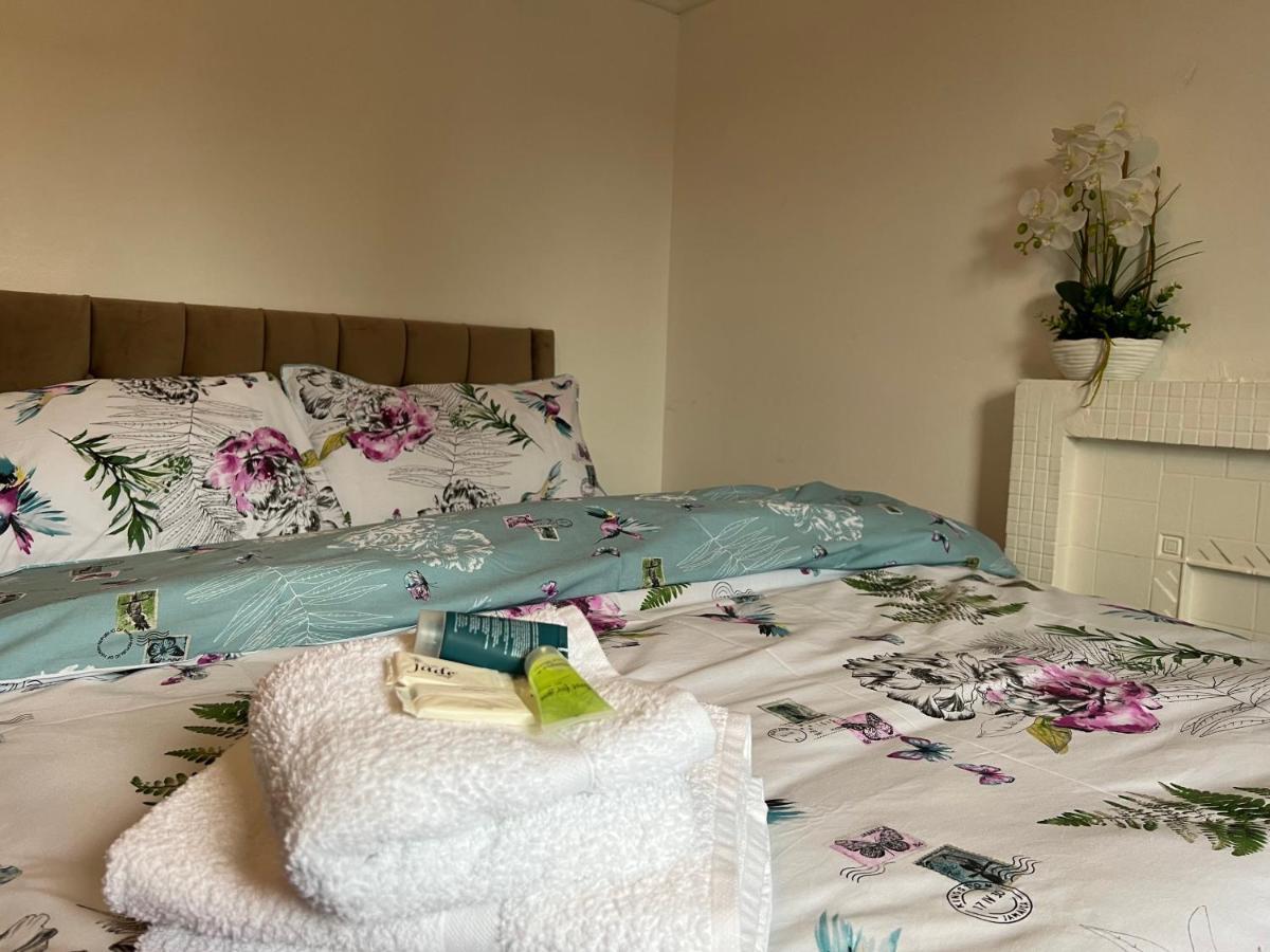 Park View Serviced Apartment - Next To Northolt Tube Station - Near Central London & Wembley Exterior foto