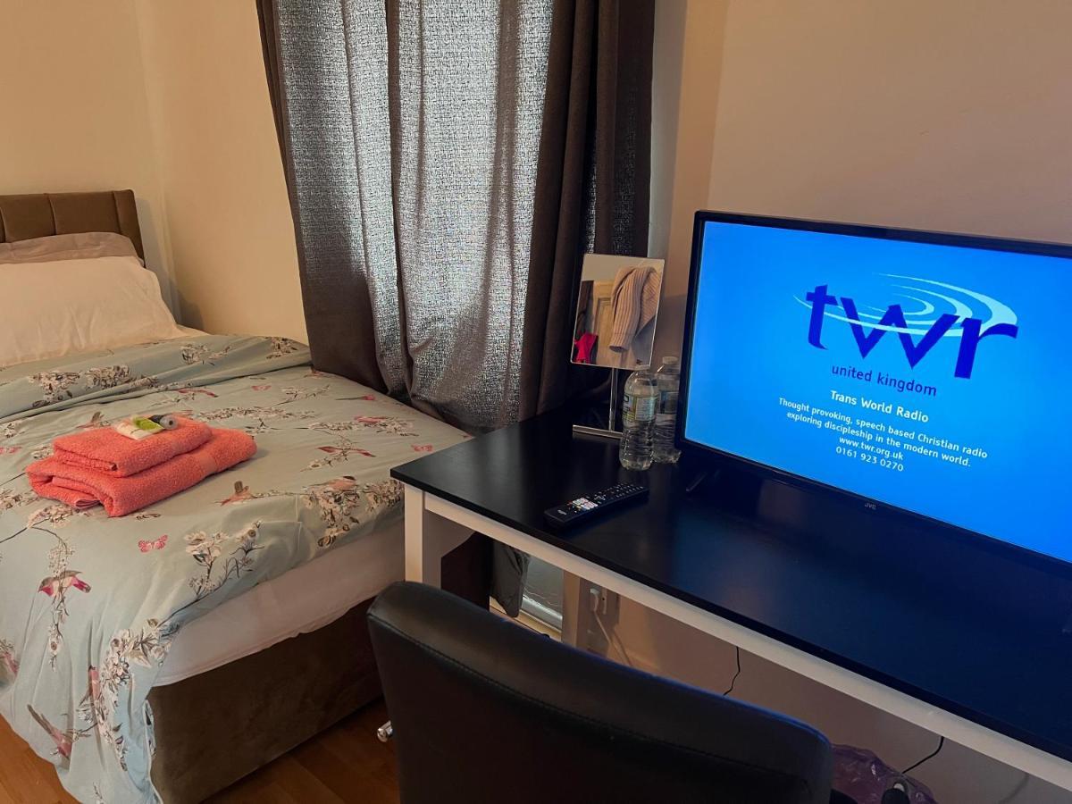 Park View Serviced Apartment - Next To Northolt Tube Station - Near Central London & Wembley Exterior foto