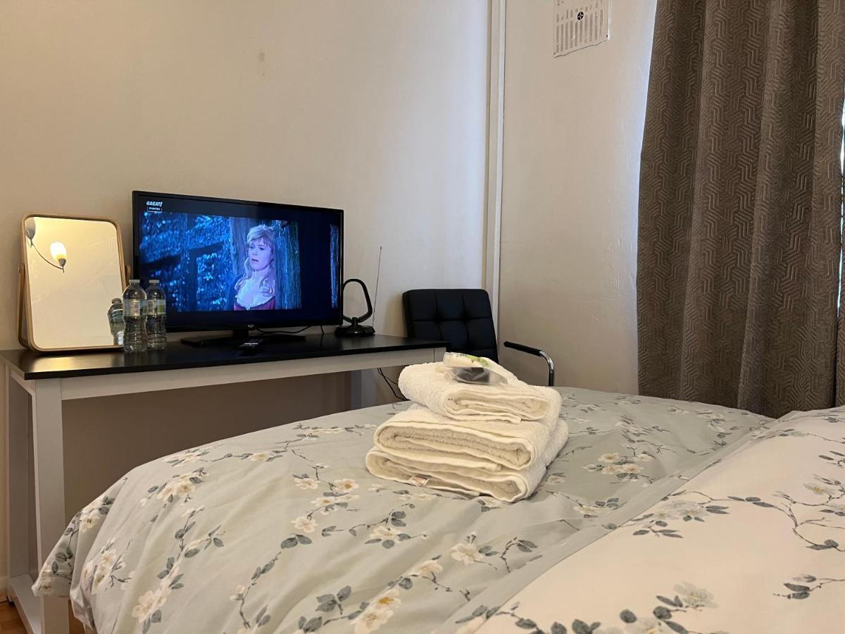 Park View Serviced Apartment - Next To Northolt Tube Station - Near Central London & Wembley Exterior foto